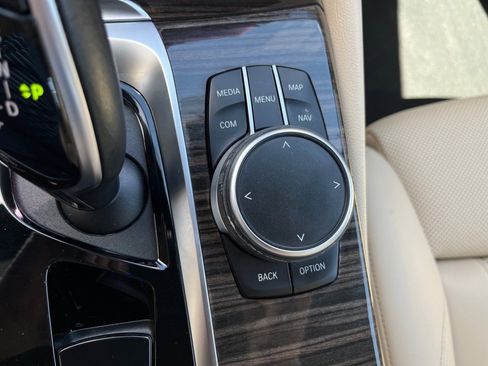 Used 2021 BMW 530i xDrive w/ Convenience Package image 26