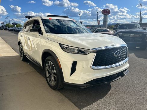 Used 2023 INFINITI QX60 Luxe AWD/4WD image 3
