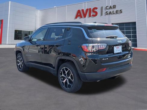 Used 2025 Jeep Compass Limited AWD/4WD image 9