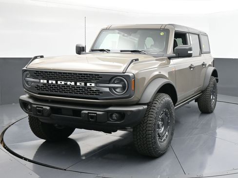 New 2025 Ford Bronco Badlands image 4