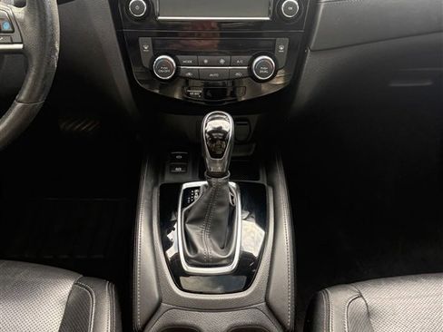 Used 2019 Nissan Rogue SL w/ Premium Package image 18