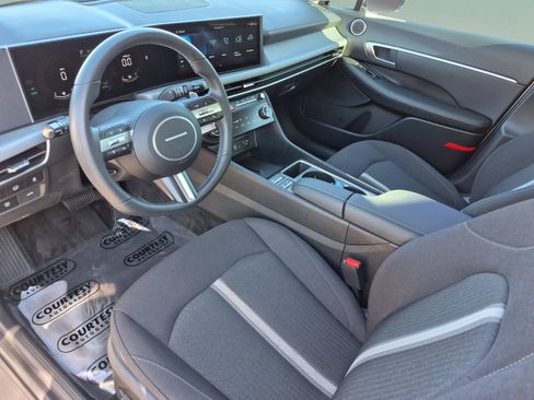 Used 2025 Hyundai Sonata SEL FWD image 17