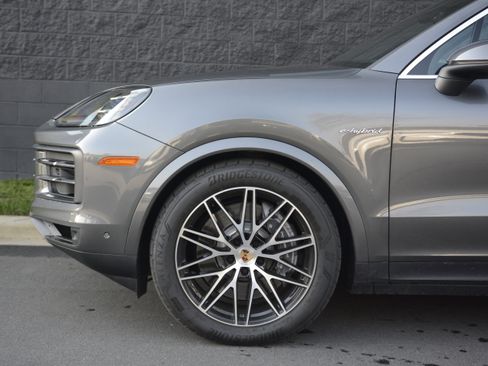 Certified 2025 Porsche Cayenne E-Hybrid image 34