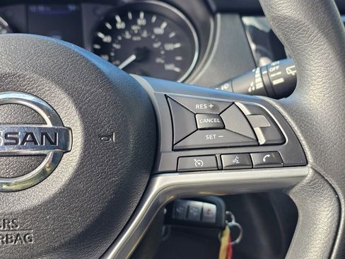 Used 2018 Nissan Rogue S image 26