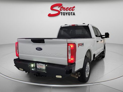 Used 2023 Ford F250 XLT w/ FX4 Off-Road Package AWD/4WD image 4
