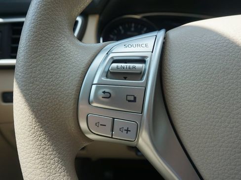 Used 2015 Nissan Rogue SV FWD image 7
