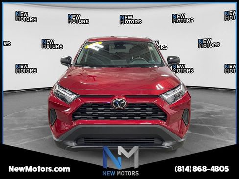 Used 2024 Toyota RAV4 LE AWD/4WD image 8