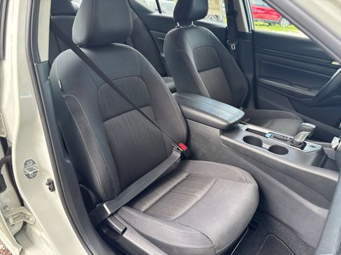 Used 2025 Nissan Altima 2.5 SV FWD image 37