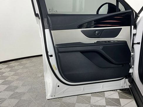 Used 2024 Lincoln Nautilus Reserve image 18