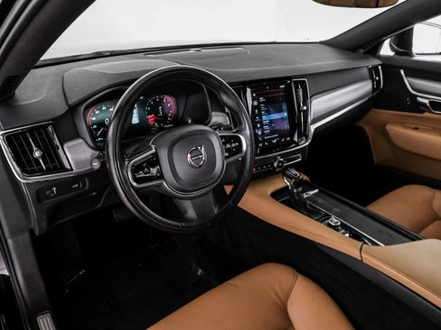 Used 2017 Volvo S90 T6 Momentum w/ Vision Package image 2