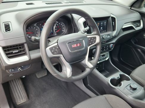 Used 2024 GMC Terrain SLE image 9