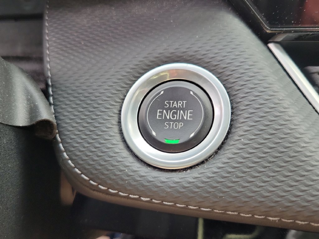 Used 2025 Chevrolet Equinox LT w/ Safety and Technology Package FWD image 33