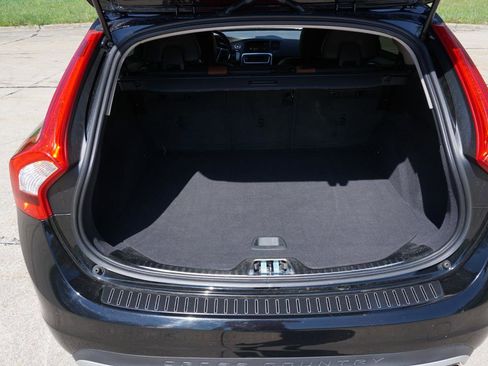 Used 2016 Volvo V60 T5 Cross Country w/ Convenience Package AWD/4WD image 31