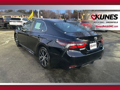 Used 2024 Toyota Camry SE image 9