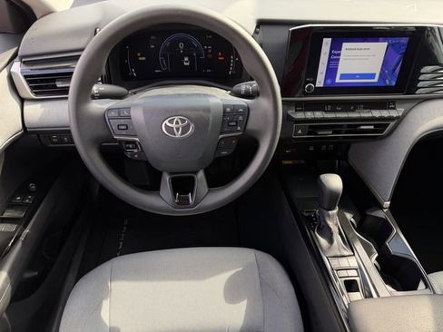 Used 2025 Toyota Camry LE w/ Convenience Package image 12