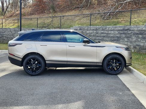 Used 2026 Land Rover Range Rover Velar S image 11