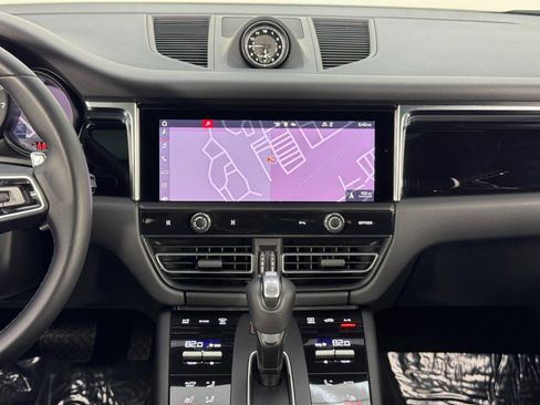 Used 2024 Porsche Macan image 24