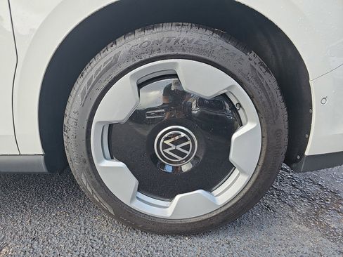 Used 2025 Volkswagen ID. Buzz Pro S RWD image 9