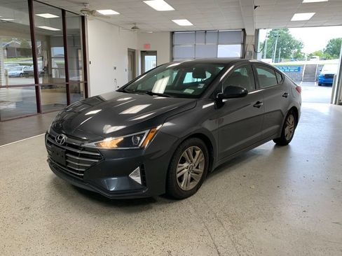 Used 2020 Hyundai Elantra SEL w/ Winter Weather Package FWD image 2