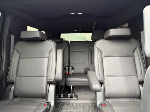 Used 2024 GMC Yukon XL Denali w/ Advanced Technology Package AWD/4WD image 29