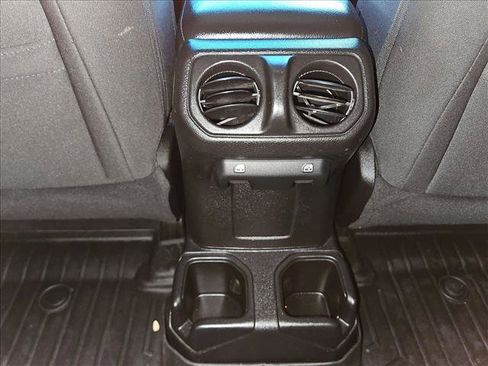 Used 2019 Jeep Wrangler Unlimited Sport S AWD/4WD image 16