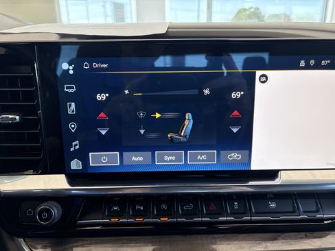 Used 2023 Chevrolet Silverado 1500 LTZ AWD/4WD image 32