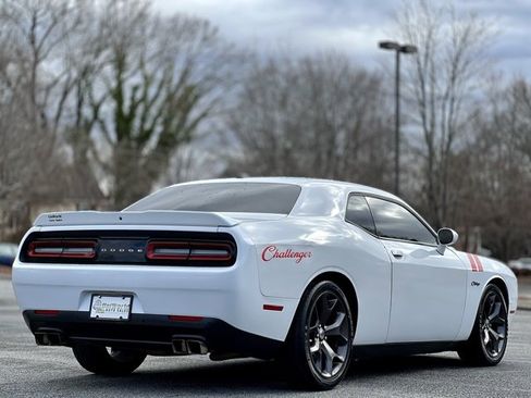 Used 2018 Dodge Challenger SXT image 5