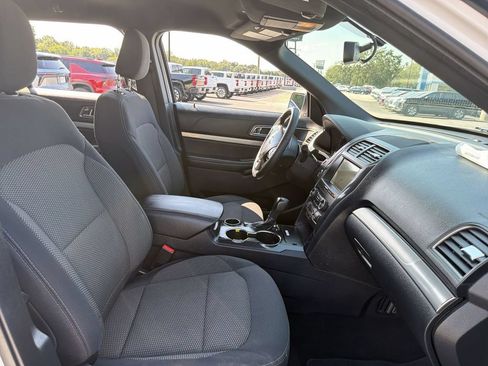 Used 2019 Ford Explorer XLT w/ Equipment Group 201A FWD image 27