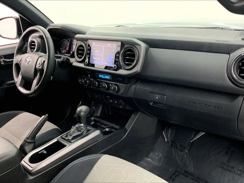 Used 2022 Toyota Tacoma TRD Off-Road image 10