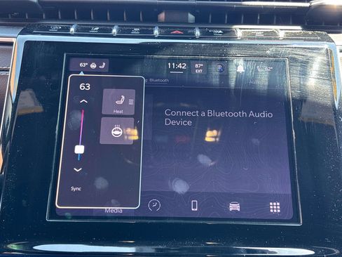 Used 2024 Jeep Grand Cherokee L Altitude AWD/4WD image 19