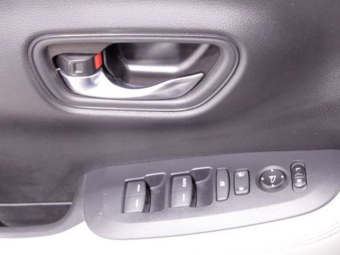 Certified 2023 Honda HR-V LX image 23