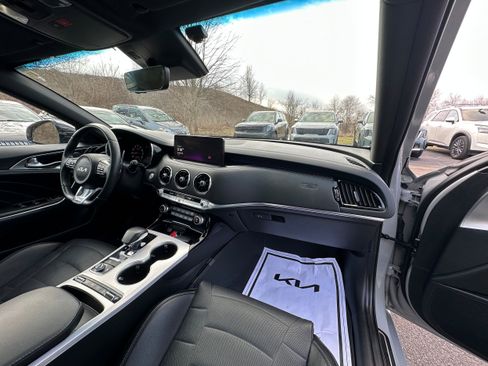 Used 2023 Kia Stinger GT2 image 27