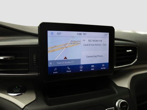 Used 2020 Ford Explorer XLT w/ Equipment Group 202A AWD/4WD image 8