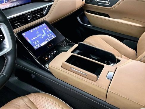 Used 2025 INFINITI QX80 Sensory image 15