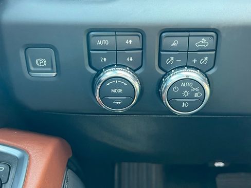 Used 2024 GMC Sierra 2500 Denali Ultimate image 32