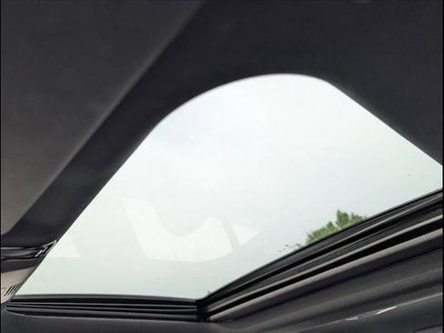 Used 2023 BMW 330e image 6