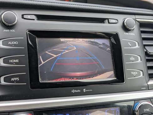 Used 2014 Toyota Highlander Plus AWD/4WD image 21