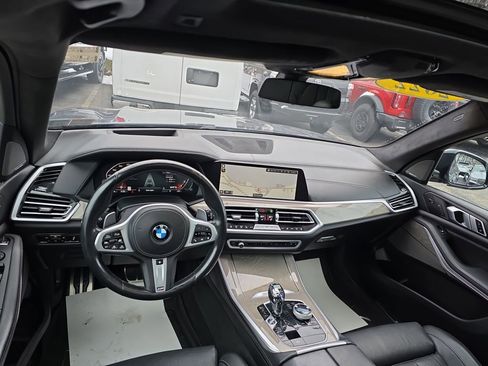 Used 2022 BMW X5 M50i w/ Executive Package image 11