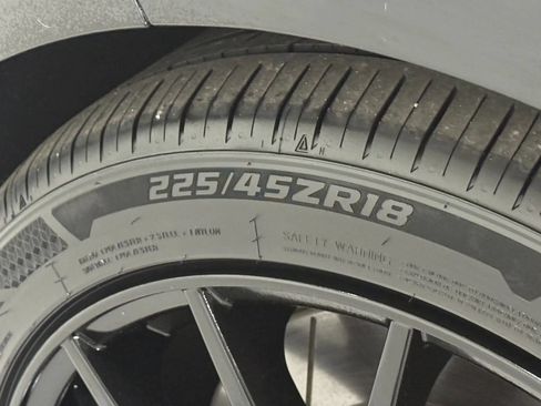 Used 2018 Kia Stinger GT2 AWD/4WD image 37