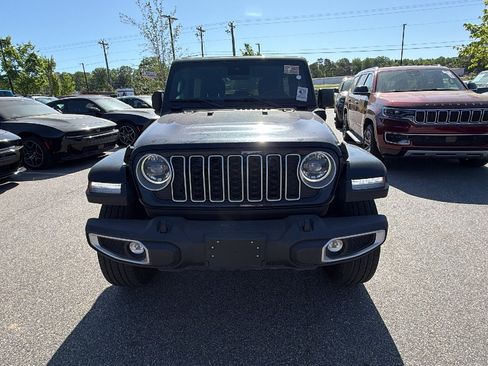 Used 2025 Jeep Wrangler Unlimited Sahara w/ Safety Group AWD/4WD image 3