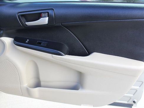 Used 2014 Toyota Camry LE FWD image 19