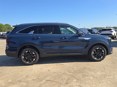 New 2026 Kia Sorento S image 9