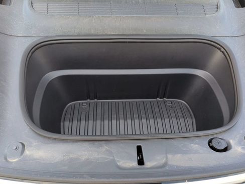 Used 2026 Tesla Model Y 2WD image 9