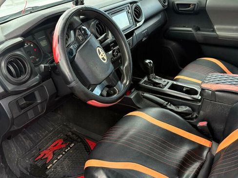 Used 2017 Toyota Tacoma SR image 5