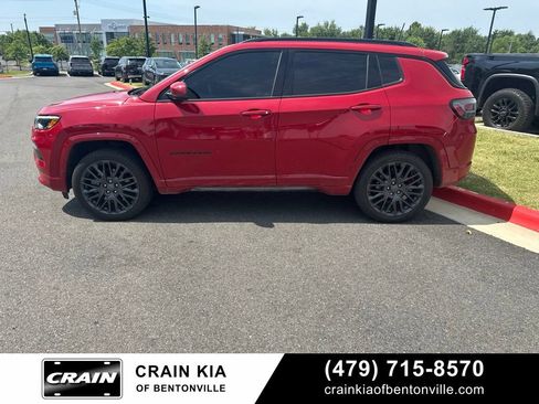 Used 2024 Jeep Compass Limited AWD/4WD image 2