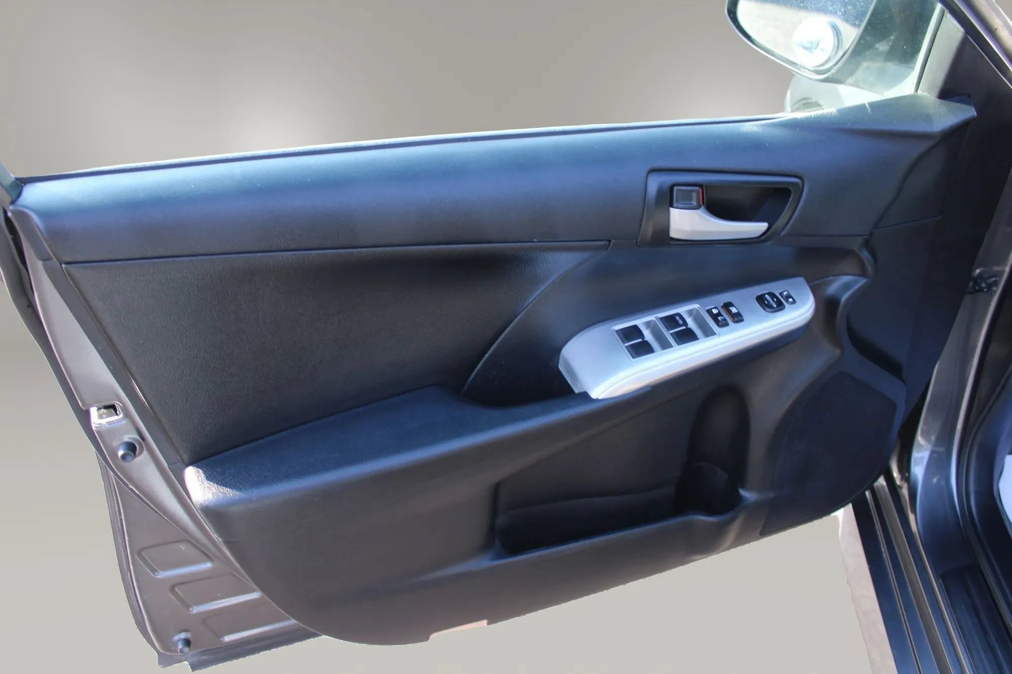 Used 2013 Toyota Camry SE FWD image 13