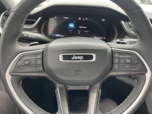 Used 2023 Jeep Grand Cherokee Limited AWD/4WD image 28