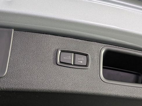 New 2026 Porsche Macan image 18