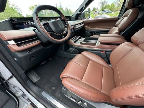 New 2026 Lincoln Navigator L Reserve AWD/4WD image 17