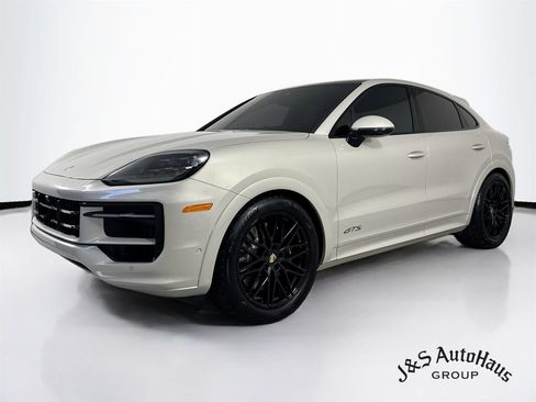 Used 2025 Porsche Cayenne GTS AWD/4WD image 3